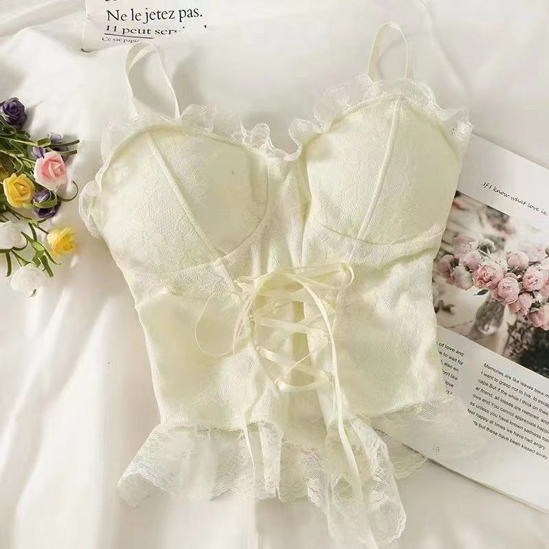 Francia stílusú, szexi csipkés pántos kis trikó (sling top).