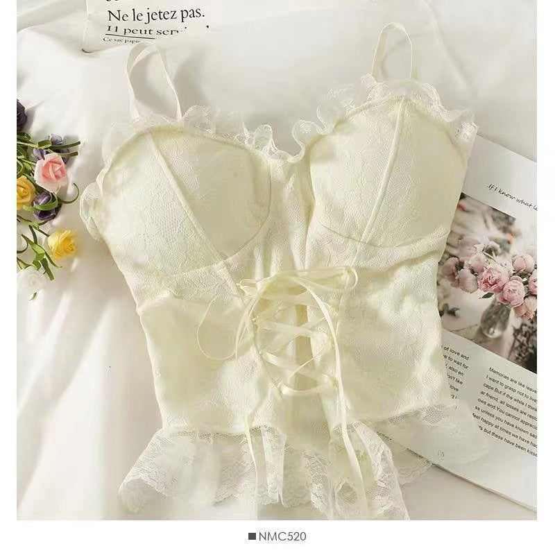 Francia stílusú, szexi csipkés pántos kis trikó (sling top).